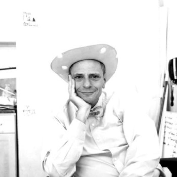 Stephen-Ritz_Headshot_At-Desk-scaled-e1645397348559-blackwhite-366x350